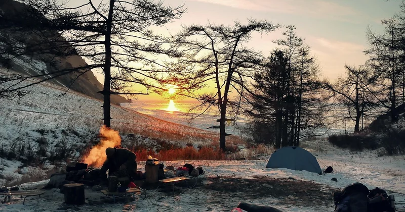 10 idées de recettes parfaites pour une soirée autour d'un feu de camp
